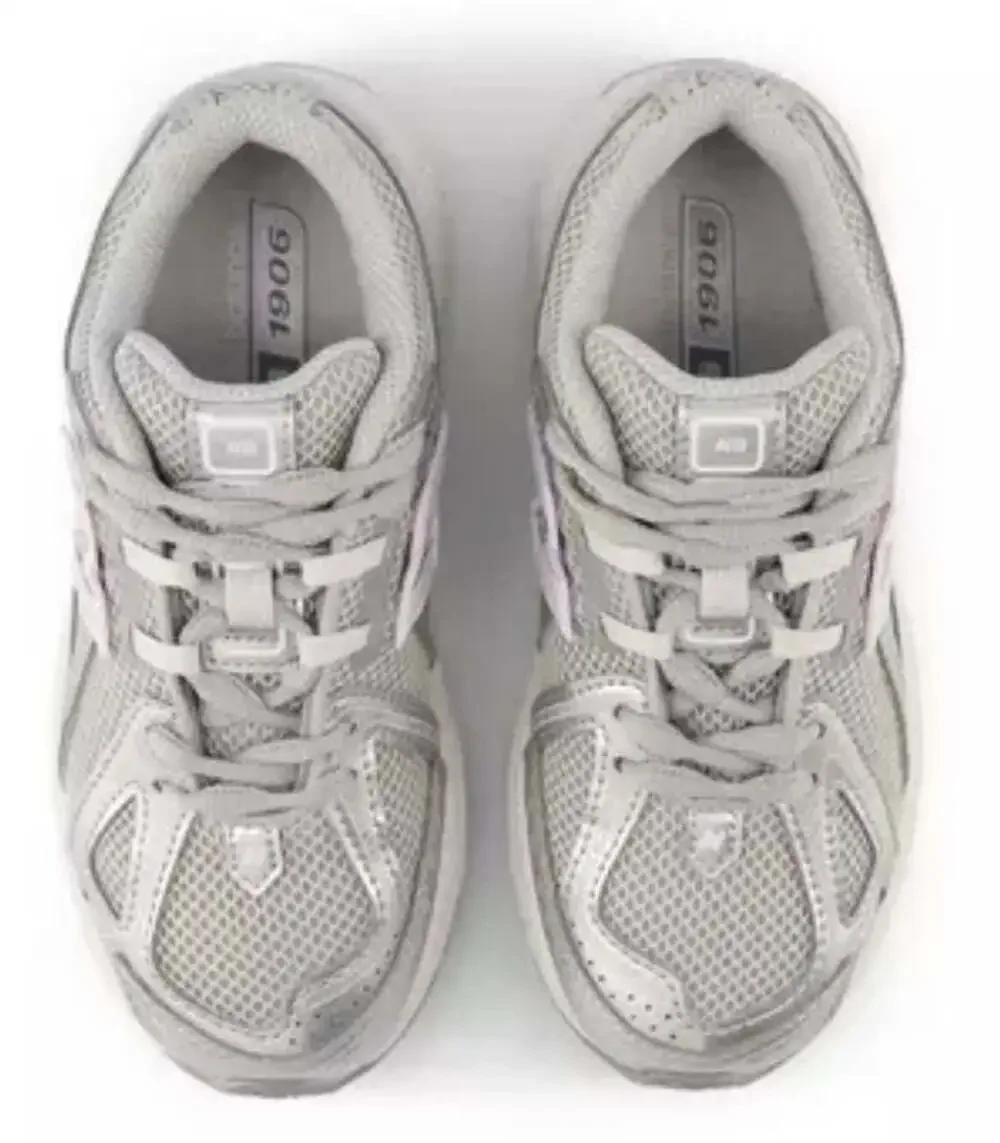New Balance 1906 Sneakers in Silver Metallic/Milk Violet Size 3y